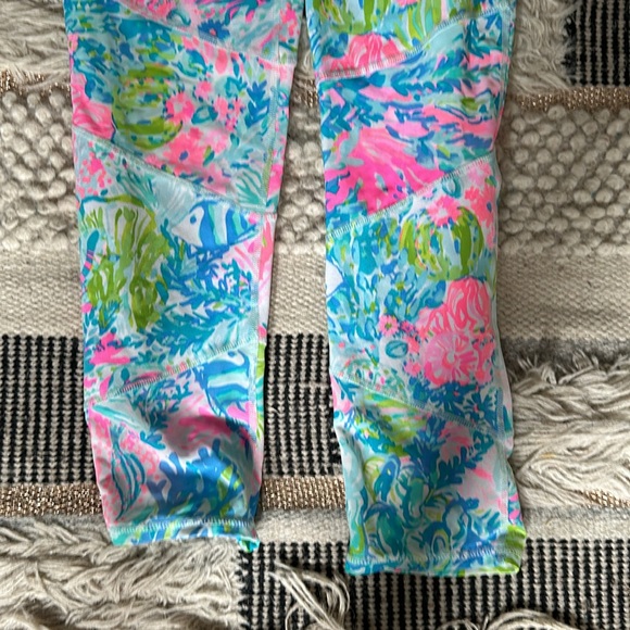 LILLY PULITZER LUXLETIC LEGGINGS SIZE XS - Picture 2 of 4